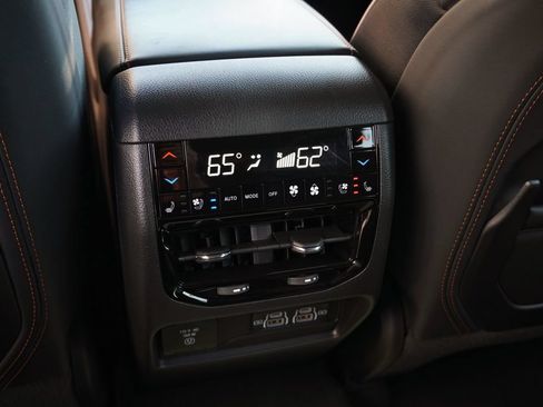 Used 2024 Jeep Grand Cherokee Summit AWD/4WD image 33