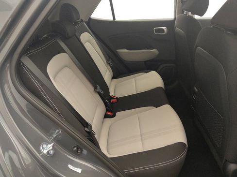 Used 2025 Hyundai Venue SEL image 19