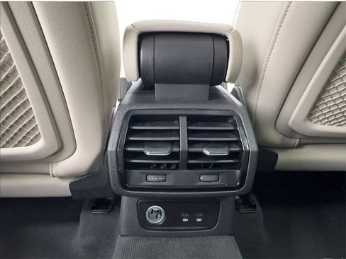 Used 2025 Audi Q3 2.0T Premium image 19