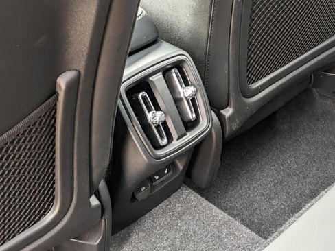 Certified 2025 Volvo XC40 B5 Plus image 24