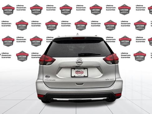 Certified 2018 Nissan Rogue SV image 4