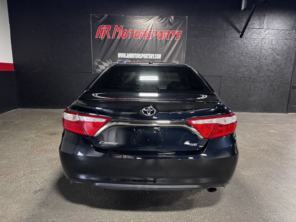 Used 2017 Toyota Camry SE w/ Moonroof Package FWD image 5