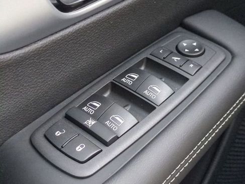 New 2026 Chrysler Pacifica Limited w/ Uconnect Theater Family Group image 25