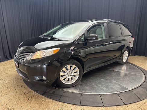 Used 2011 Toyota Sienna XLE w/ Premium Pkg AWD/4WD image 2