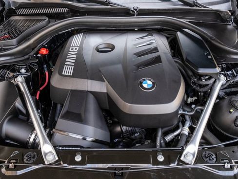 Used 2025 BMW 530i xDrive w/ Premium Package image 32