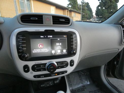 Used 2018 Kia Soul EV image 49