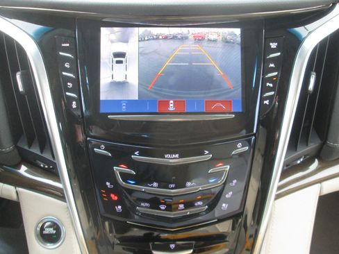 Used 2019 Cadillac Escalade Premium Luxury image 10