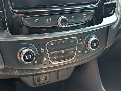 Used 2023 Chevrolet Traverse LT FWD image 20