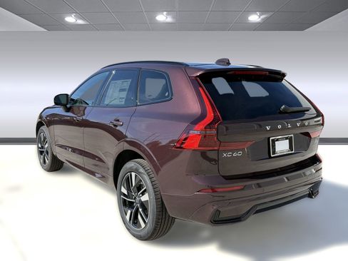 New 2026 Volvo XC60 B5 Core w/ Climate Package image 3