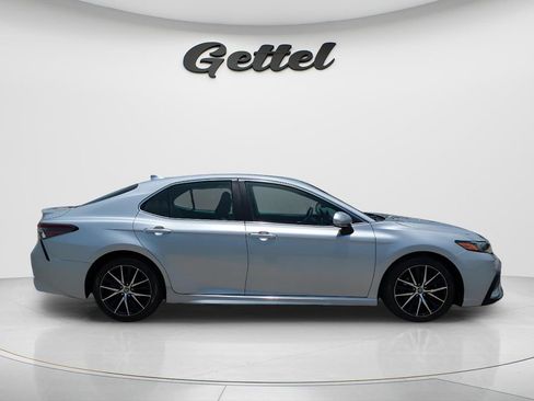 Used 2022 Toyota Camry SE w/ Audio Upgrade Package FWD image 4
