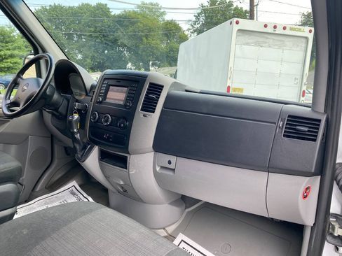 Used 2014 Freightliner Sprinter 2500 RWD image 27