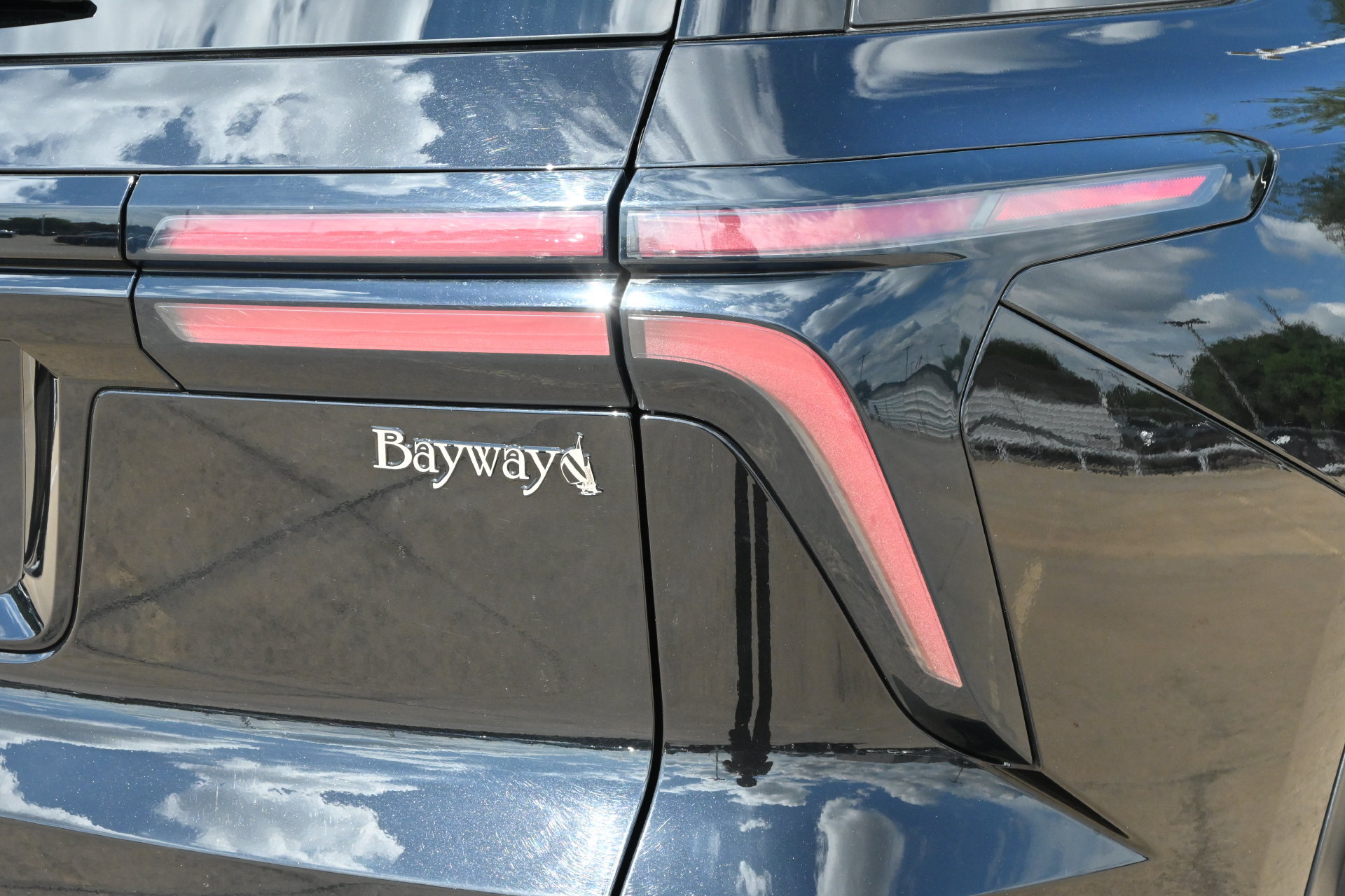 Used 2025 Chevrolet Traverse LT FWD image 21