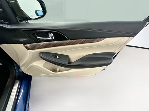 Used 2017 Nissan Maxima Platinum FWD image 32