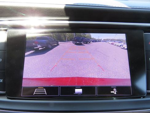 Used 2020 Buick Enclave Essence w/ Sound and Sites Package AWD/4WD image 27