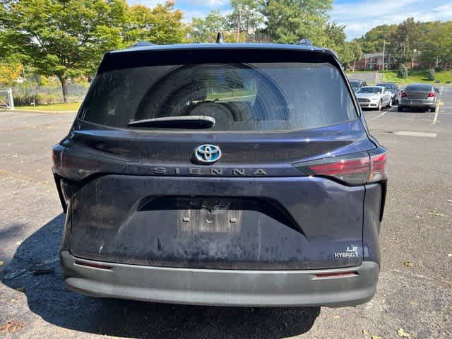 Used 2023 Toyota Sienna LE FWD image 5