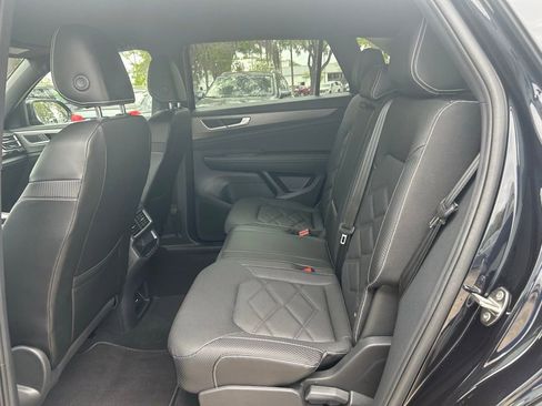 Certified 2024 Volkswagen Atlas Cross Sport SE image 47