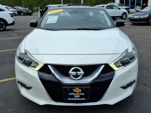 Used 2016 Nissan Maxima Platinum w/ Interior Lighting Package FWD image 2