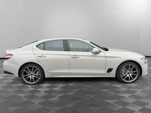 Used 2025 Genesis G70 2.5T image 8