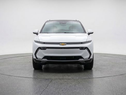 Used 2025 Chevrolet Equinox LT FWD image 2