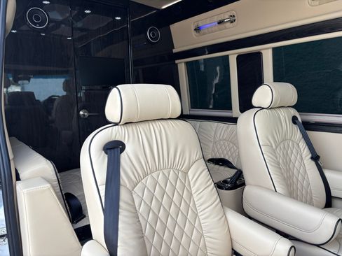 Used 2020 Mercedes-Benz Sprinter 2500 w/ Windows All Around Package image 50