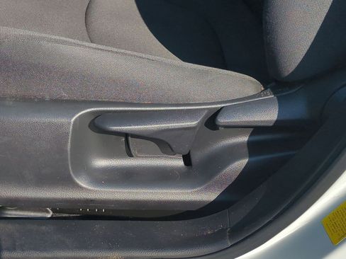 Used 2022 Toyota Corolla LE FWD image 17