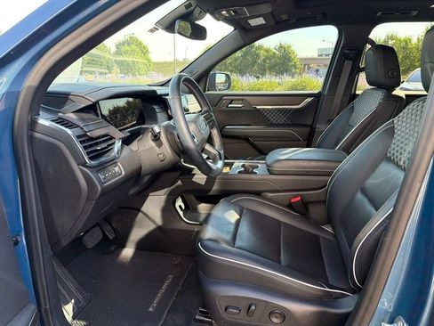 Used 2024 GMC Acadia Denali AWD/4WD image 10