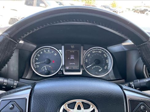 Used 2016 Toyota Tacoma SR5 w/ SR5 Appearance Package (SN) image 25