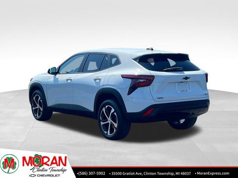 Certified 2024 Chevrolet Trax RS w/ Sunroof Package FWD image 4