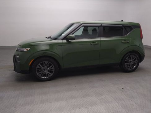 Used 2022 Kia Soul EX FWD image 2