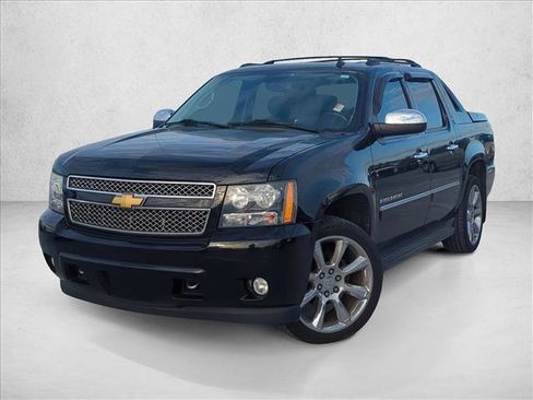Used 2013 Chevrolet Avalanche LTZ image 25