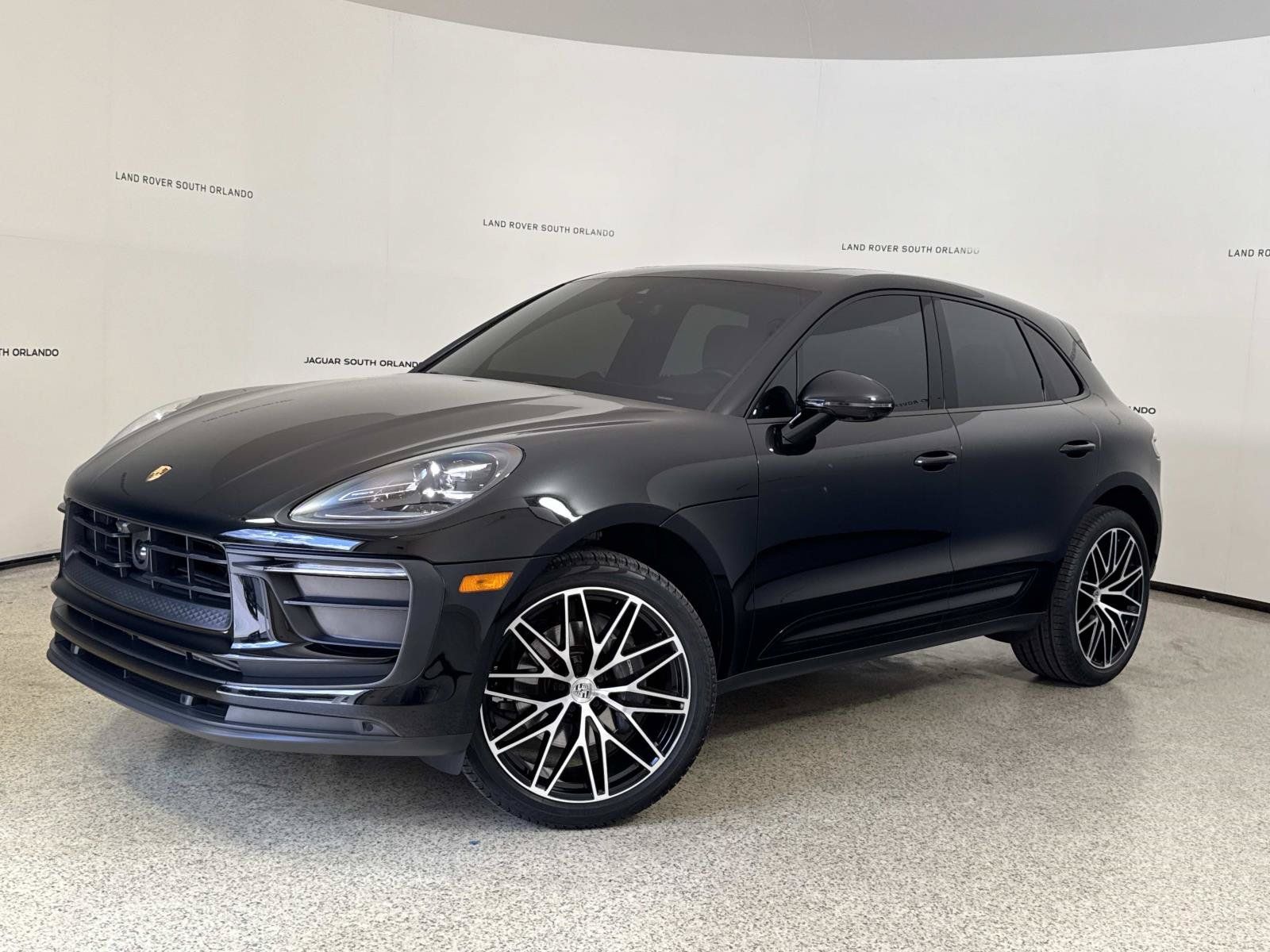 Used 2024 Porsche Macan AWD/4WD image 1
