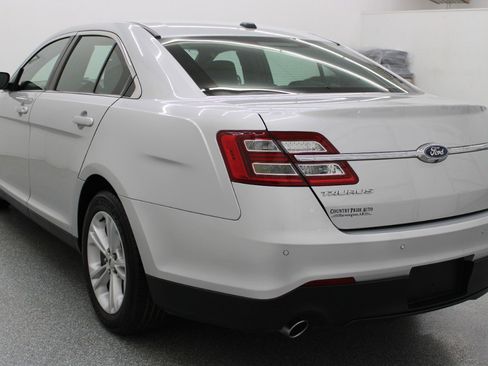 Used 2018 Ford Taurus SEL FWD image 6