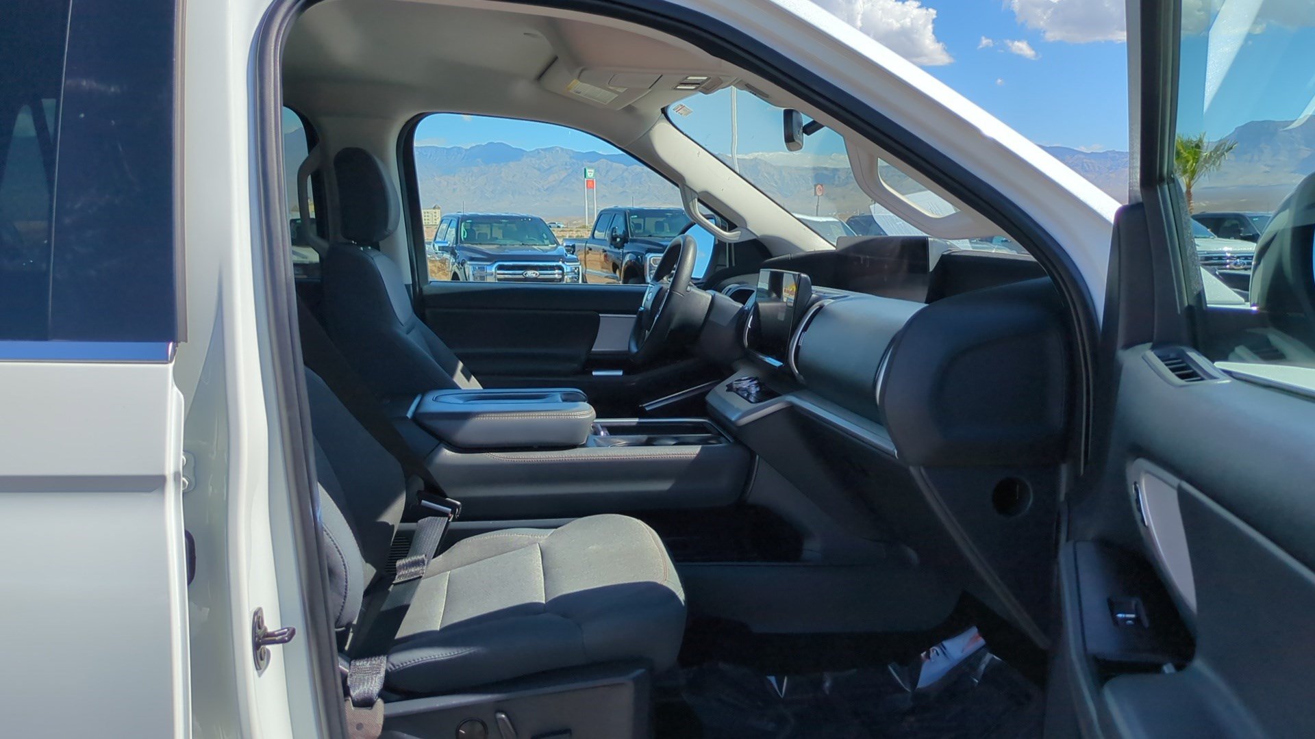 Used 2025 Ford Expedition Active RWD image 33