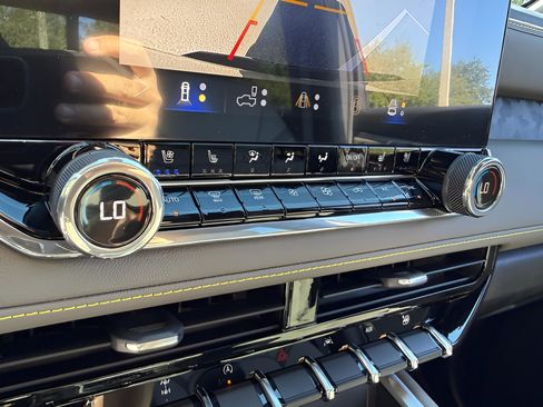 New 2026 Chevrolet Colorado ZR2 w/ Technology Package image 13