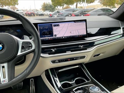 Used 2025 BMW X7 M60i AWD/4WD image 9