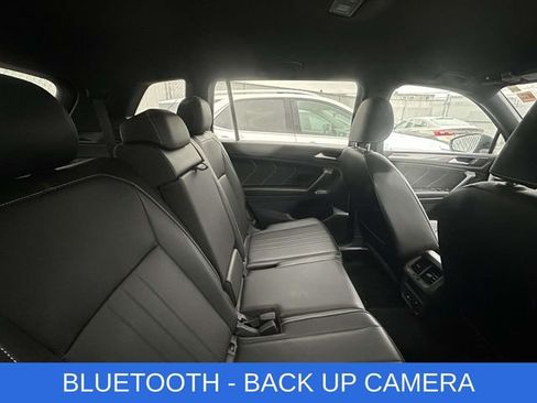 Used 2022 Volkswagen Tiguan SE R-Line image 3