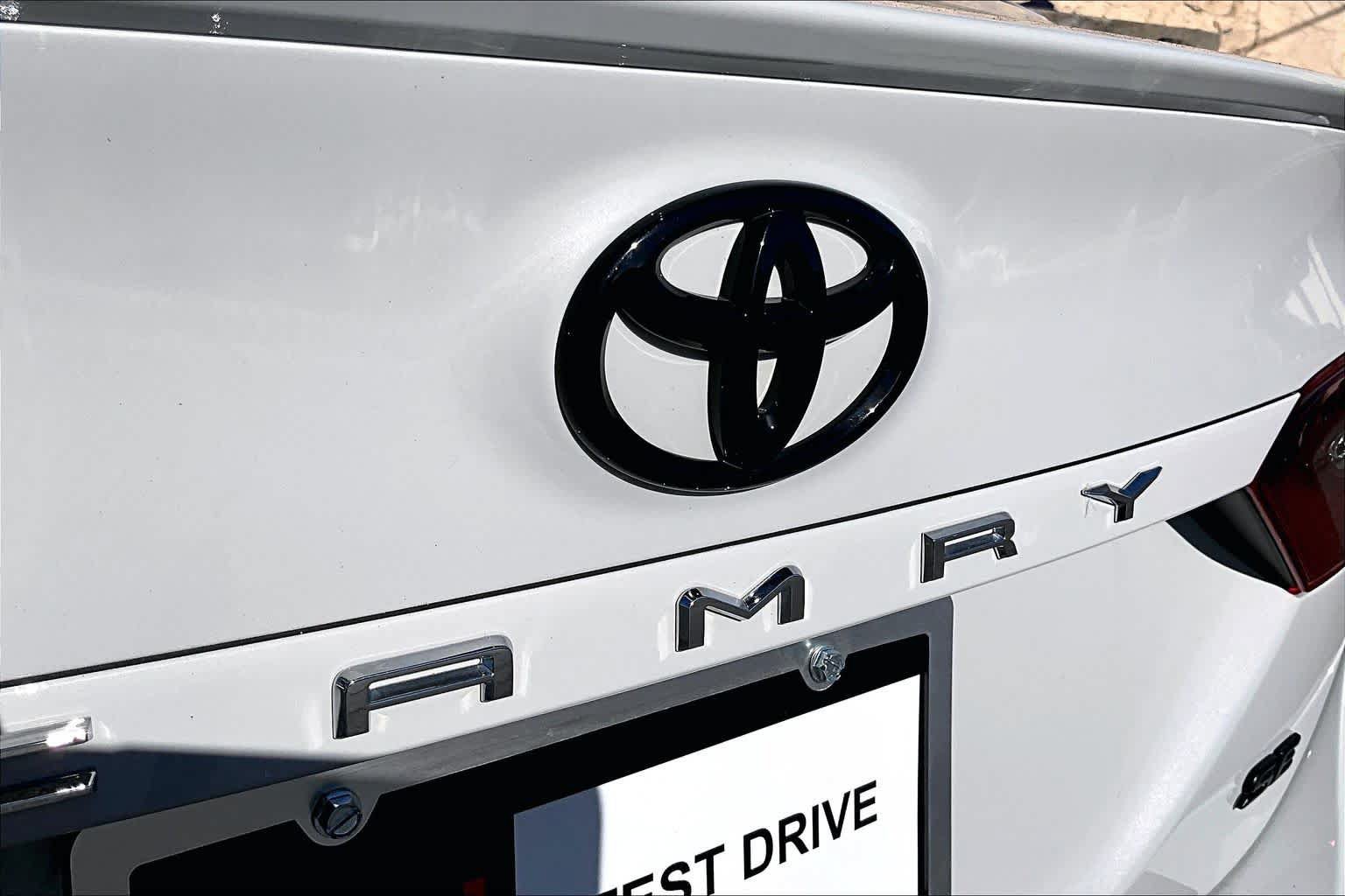 Used 2024 Toyota Camry SE w/ Blackout Package (TMS) FWD image 31