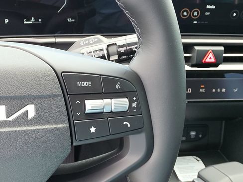 New 2026 Kia Sportage SX FWD image 32