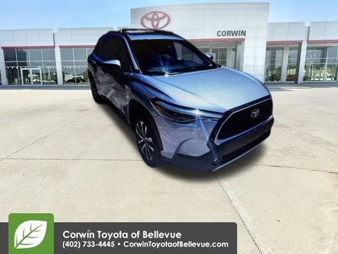 Used 2023 Toyota Corolla Cross XLE w/ Convenience Package AWD/4WD image 2