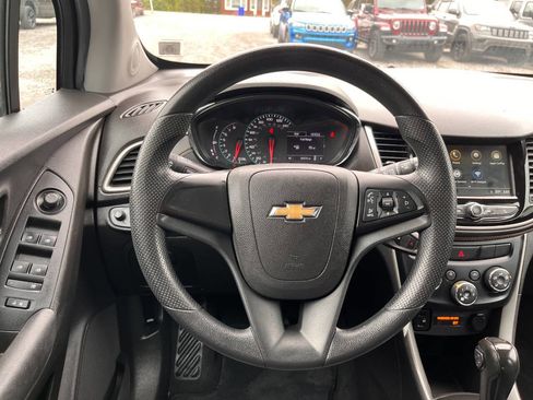 Used 2019 Chevrolet Trax LS AWD/4WD image 22