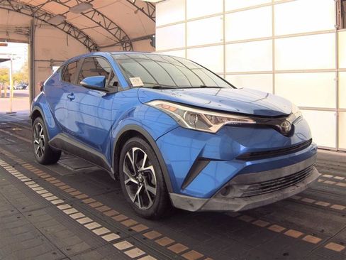 Used 2019 Toyota C-HR XLE FWD image 4
