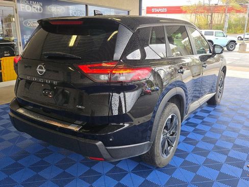 Used 2025 Nissan Rogue SV image 6