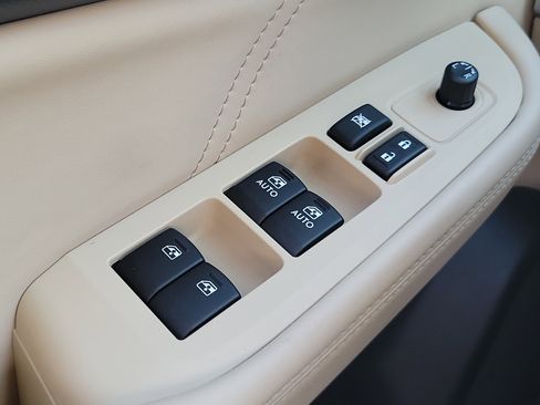 Used 2018 Subaru Outback 2.5i Limited image 25