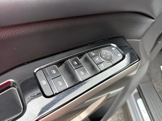 Used 2022 Nissan Pathfinder Platinum w/ Cargo Package FWD image 7