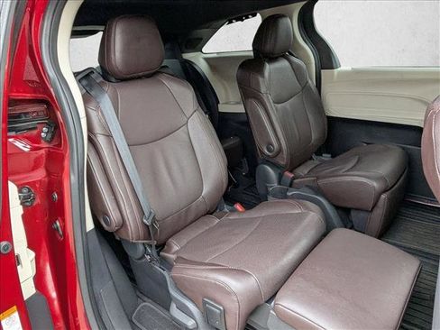 Used 2023 Toyota Sienna Platinum image 24