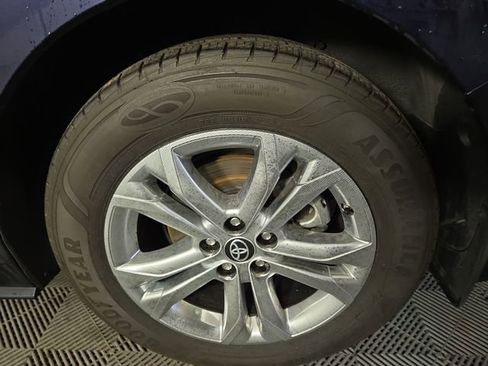 Used 2024 Toyota Sienna Platinum image 11