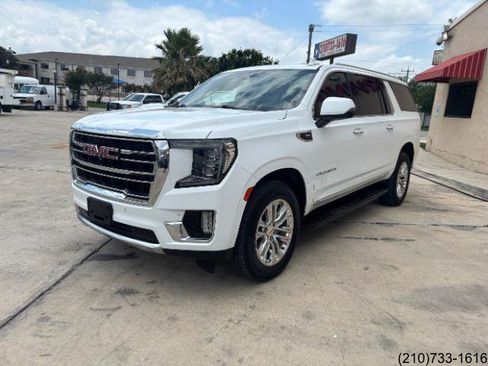 Used 2022 GMC Yukon XL SLT w/ SLT Premium Package AWD/4WD image 3