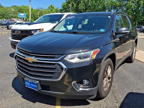Used 2020 Chevrolet Traverse LT w/ Driver Confidence II Package AWD/4WD image 2