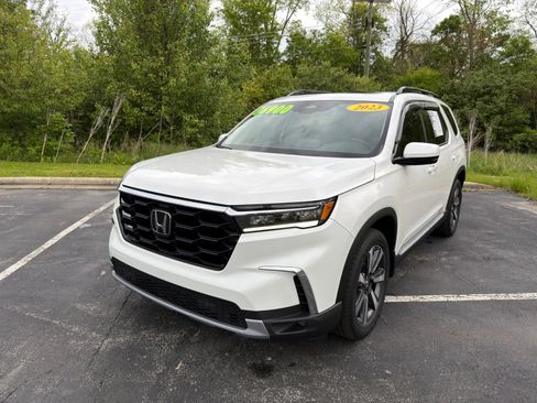 Used 2023 Honda Pilot Touring image 2