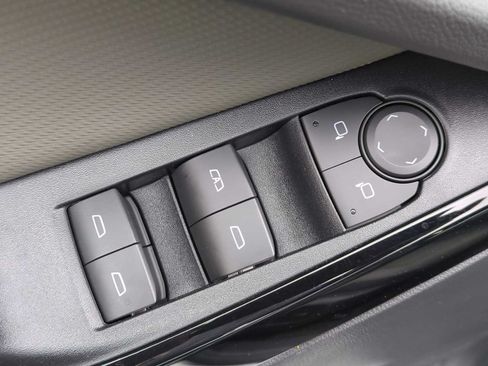 Used 2026 Chevrolet Equinox LT w/ Convenience Package II FWD image 11